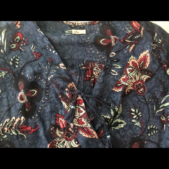 Women’s Hollister blouse - Picture 2 of 2